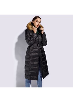 Damski płaszcz zimowy pikowany z kapturem czarny ze sklepu WITTCHEN w kategorii Kurtki damskie - zdjęcie 153700328