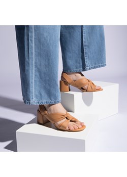 Damskie sandały z miękkiej skóry na słupku brązowe ze sklepu WITTCHEN w kategorii Sandały damskie - zdjęcie 153707929