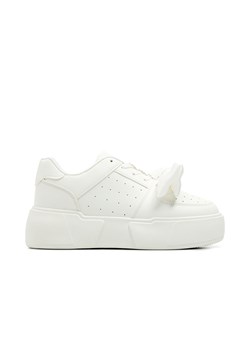 Cropp - Sneakersy z ozdobną kokardą - Biały ze sklepu Cropp w kategorii Buty sportowe damskie - zdjęcie 153730456