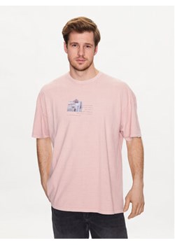 BDG Urban Outfitters T-Shirt 76516764 Różowy Loose Fit ze sklepu MODIVO w kategorii T-shirty męskie - zdjęcie 153737468