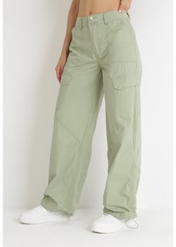 Zielone Bawełniane Spodnie ze Stoperami na Krawędziach Nogawek Lile ze sklepu Born2be Odzież w kategorii Spodnie damskie - zdjęcie 153740336