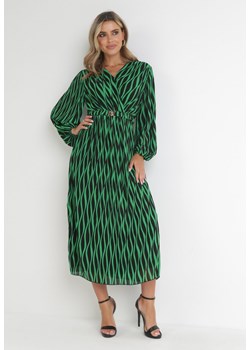 Zielona Rozkloszowana Sukienka Plisowana z Paskiem Famalee ze sklepu Born2be Odzież w kategorii Sukienki - zdjęcie 153771116