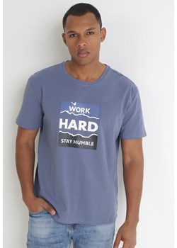 Granatowa Koszulka z Krótkim Rękawem i Nadrukowanym Napisem Evelon ze sklepu Born2be Odzież w kategorii T-shirty męskie - zdjęcie 153778906