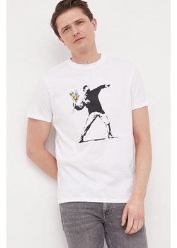 Guess t-shirt bawełniany x Banksy kolor biały wzorzysty ze sklepu ANSWEAR.com w kategorii T-shirty męskie - zdjęcie 153788177