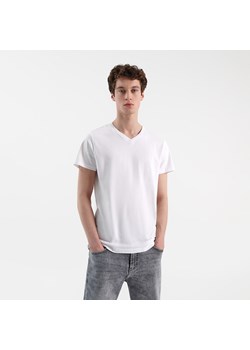 Koszulka z dekoltem w serek Basic biała - Biały ze sklepu House w kategorii T-shirty męskie - zdjęcie 154068186
