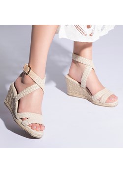 Damskie sandały na koturnie z plecionymi paskami beżowe ze sklepu WITTCHEN w kategorii Espadryle damskie - zdjęcie 154146789