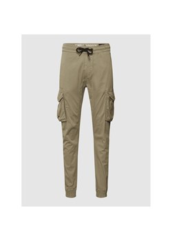 Spodnie cargo z detalami z logo model ‘Twill’ ze sklepu Peek&Cloppenburg  w kategorii Spodnie męskie - zdjęcie 154158549