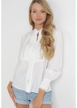 Biała Koszula ze Stójką i Koronkowymi Tasiemkami Falia ze sklepu Born2be Odzież w kategorii Koszule damskie - zdjęcie 154161449