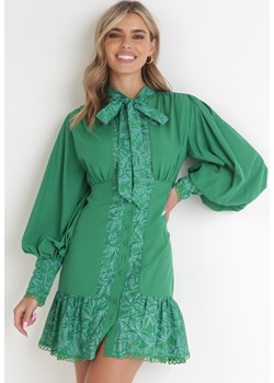 Zielona Koszulowa Sukienka Mini z Ozdobnym Wiązaniem i Szerokimi Mankietami Jeilana ze sklepu Born2be Odzież w kategorii Sukienki - zdjęcie 154171228