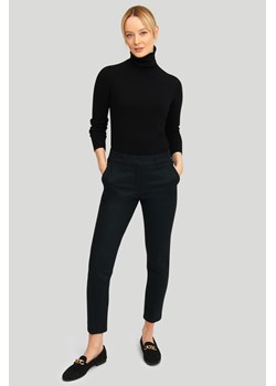 Grafitowo-czarne, klasyczne spodnie z nadrukiem ze sklepu Greenpoint.pl w kategorii Spodnie damskie - zdjęcie 154185478
