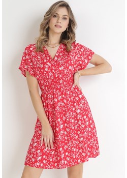 Czerwona Kwiecista Sukienka Mini z Wiskozy z Marszczoną Gumką w Pasie Catela ze sklepu Born2be Odzież w kategorii Sukienki - zdjęcie 154199306