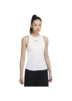 Bezrękawnik, koszulka damska Sportswear Essential Tank Nike ze sklepu SPORT-SHOP.pl w kategorii Bluzki damskie - zdjęcie 154262368
