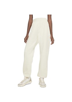 Spodnie dresowe damskie Fleece Trend Nike ze sklepu SPORT-SHOP.pl w kategorii Spodnie damskie - zdjęcie 154279647