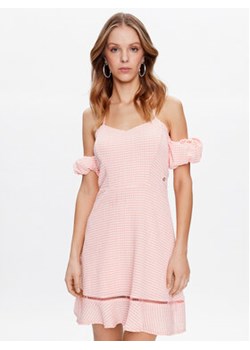 Guess Sukienka letnia Malika W3GK28 KBPS0 Różowy Regular Fit ze sklepu MODIVO w kategorii Sukienki - zdjęcie 154289785