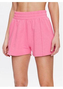 Guess Szorty sportowe Dalya V3GD07 KAIJ1 Różowy Loose Fit ze sklepu MODIVO w kategorii Szorty - zdjęcie 154289817