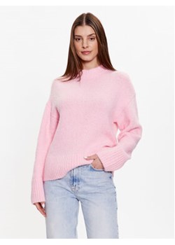Gina Tricot Sweter Charlie 18943 Różowy Regular Fit ze sklepu MODIVO w kategorii Swetry damskie - zdjęcie 154296787