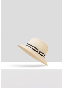 Słomkowy kapelusz z małym rondem w kolorze ecru ze sklepu Molton w kategorii Kapelusze damskie - zdjęcie 154308777