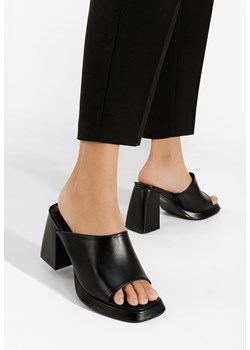 Czarne klapki na obcasie Aramy ze sklepu Zapatos w kategorii Klapki damskie - zdjęcie 154320807