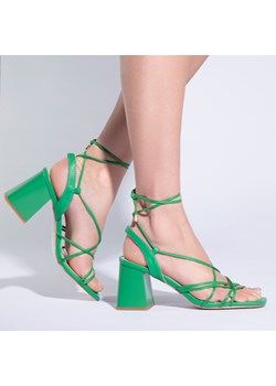 Damskie sandały wiązane zielone ze sklepu WITTCHEN w kategorii Sandały damskie - zdjęcie 154330215