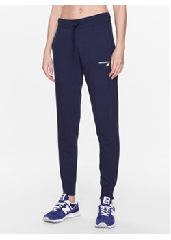 New Balance Spodnie dresowe Classic Core Fleece WP03805 Granatowy Regular Fit ze sklepu MODIVO w kategorii Spodnie damskie - zdjęcie 154334716