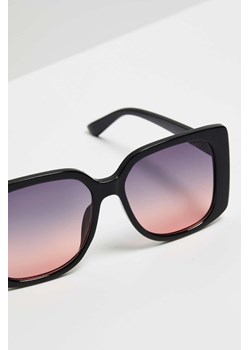 Okulary przeciwsłoneczne z prostokątnymi grubymi oprawkami czarne ze sklepu Moodo.pl w kategorii Okulary przeciwsłoneczne damskie - zdjęcie 154365395