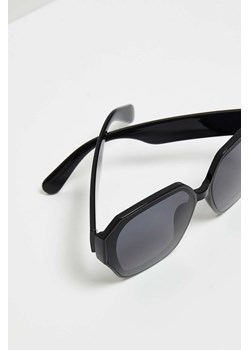 Okulary przeciwsłoneczne prostokątne czarne ze sklepu Moodo.pl w kategorii Okulary przeciwsłoneczne damskie - zdjęcie 154365397