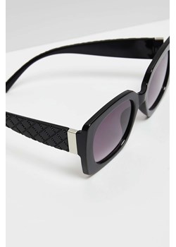 Okulary przeciwsłoneczne z grubymi oprawkami czarne ze sklepu Moodo.pl w kategorii Okulary przeciwsłoneczne damskie - zdjęcie 154365425
