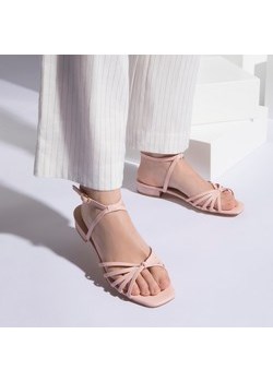 Damskie sandały skórzane z cienkimi paseczkami i supełkiem różowe ze sklepu WITTCHEN w kategorii Sandały damskie - zdjęcie 154379319