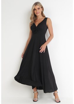 Czarna Rozkloszowana Sukienka Maxi z Marszczeniem Przy Dekolcie Jalona ze sklepu Born2be Odzież w kategorii Sukienki - zdjęcie 154393869