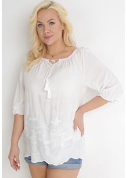 Biała Bluzka Hiszpanka z Ozdobnym Haftem i Rękawem 3/4 Thunti ze sklepu Born2be Odzież w kategorii Bluzki damskie - zdjęcie 154418375