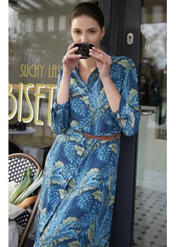 Sukienka rozpinana na przodzie niebieska w roślinny wzór B259, Kolor niebieski-wzór, Rozmiar L, BE ze sklepu Primodo w kategorii Sukienki - zdjęcie 154429727