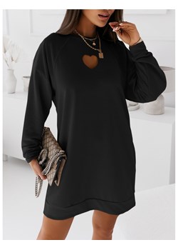 Dresowa sukienka z wyciętym serduszkiem - DORITA - czarna ze sklepu magmac.pl w kategorii Sukienki - zdjęcie 154458366