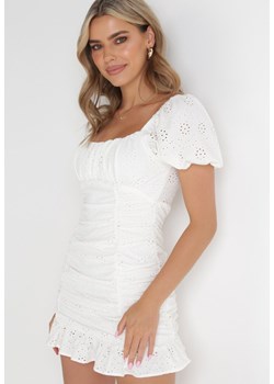 Biała Ażurowa Sukienka Mini z Kwadratowym Dekoltem i Falbankami z Bawełny Michala ze sklepu Born2be Odzież w kategorii Sukienki - zdjęcie 154467518