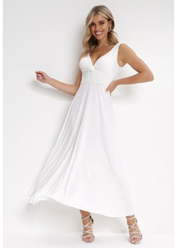 Biała Rozkloszowana Sukienka Maxi z Marszczeniem Przy Dekolcie Jalona ze sklepu Born2be Odzież w kategorii Sukienki - zdjęcie 154467548