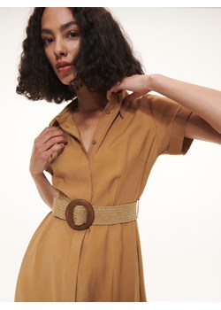 Reserved - Koszulowa sukienka z paskiem - beżowy ze sklepu Reserved w kategorii Sukienki - zdjęcie 154531245