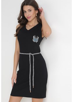 Czarna Sukienka Mini z Prążkowanej Bawełny ze Sznurkiem i Naszywką z Cyrkoniami Chyler ze sklepu Born2be Odzież w kategorii Sukienki - zdjęcie 154531706