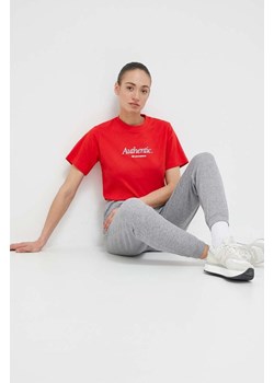 New Balance t-shirt bawełniany kolor czerwony ze sklepu ANSWEAR.com w kategorii Bluzki damskie - zdjęcie 154547885