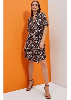 Koszulowa sukienka wzorzysta z paskiem 4009, Kolor czarny-wzór, Rozmiar S, Moodo ze sklepu Primodo w kategorii Sukienki - zdjęcie 154554038
