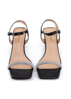 Damskie sandały z błyszczącym paskiem czarno-srebrne ze sklepu WITTCHEN w kategorii Sandały damskie - zdjęcie 155780627
