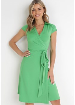 Zielona Kopertowa Sukienka Midi Wiązana w Talii Mayella ze sklepu Born2be Odzież w kategorii Sukienki - zdjęcie 155831866
