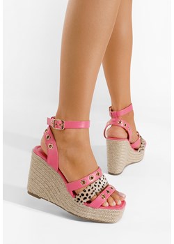 Fuksjowe sandały na koturnie Kria ze sklepu Zapatos w kategorii Sandały damskie - zdjęcie 155935847