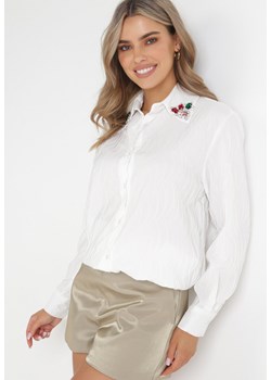 Biała Koszula z Trójkątnym Kołnierzykiem Ozdobionym Kryształkami  Narella ze sklepu Born2be Odzież w kategorii Koszule damskie - zdjęcie 155937678