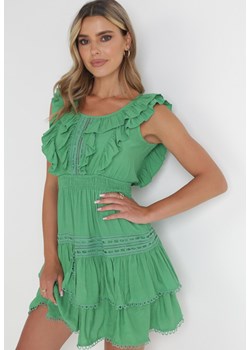 Zielona Rozkloszowana Sukienka z Cienkimi Gumkami w Pasie i Falbankami Raizela ze sklepu Born2be Odzież w kategorii Sukienki - zdjęcie 156047869
