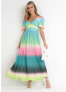 Zielona Rozkloszowana Sukienka Maxi z Głębokim Dekoltem i Odkrytymi Plecami Dezire ze sklepu Born2be Odzież w kategorii Sukienki - zdjęcie 156100037
