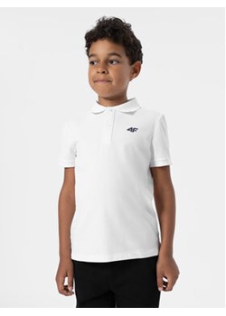4F Polo 4FJSS23TTSHM295 Biały Regular Fit ze sklepu MODIVO w kategorii T-shirty chłopięce - zdjęcie 156105499
