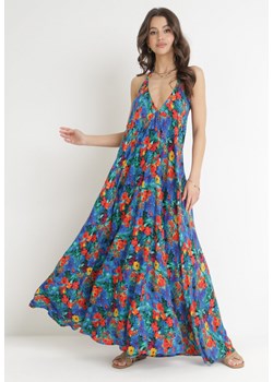 Niebieska Rozkloszowana Sukienka Maxi Wiązana na Szyi z Wiskozy w Kwiaty Enisa ze sklepu Born2be Odzież w kategorii Sukienki - zdjęcie 156187055