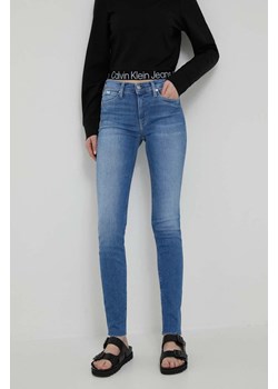 Calvin Klein Jeans jeansy damskie kolor niebieski ze sklepu ANSWEAR.com w kategorii Jeansy damskie - zdjęcie 156192955