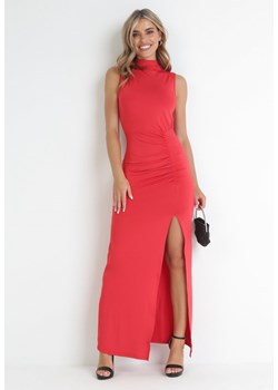 Czerwona Dopasowana Sukienka Maxi z Marszczeniem i Wycięciem Monistra ze sklepu Born2be Odzież w kategorii Sukienki - zdjęcie 156232837