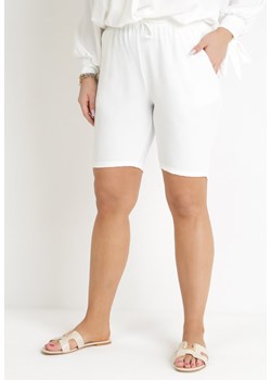 Białe Szorty z Gumką w Pasie z Regularnym Stanem Amiala ze sklepu Born2be Odzież w kategorii Szorty - zdjęcie 156270306