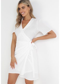 Biała Kopertowa Sukienka Mini Lapisa ze sklepu Born2be Odzież w kategorii Sukienki - zdjęcie 156272766